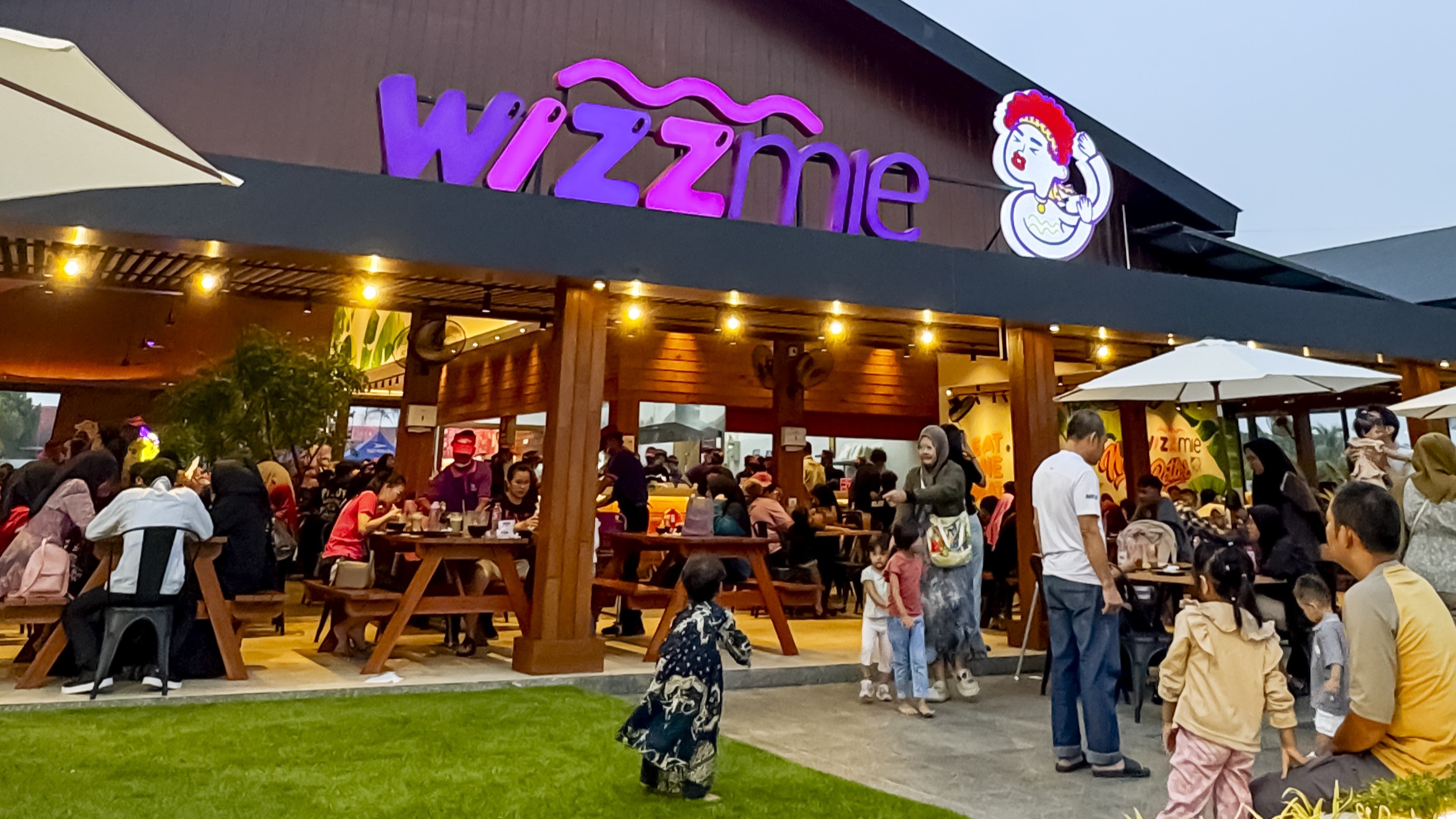 Pengunjung Wizzmie Yogyakarta
